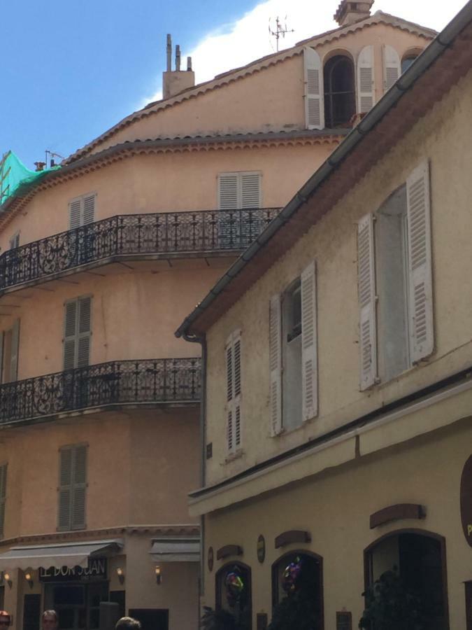 Light Filled Penthouse In Old Antibes. Heart Of The Riviera Appartement Buitenkant foto